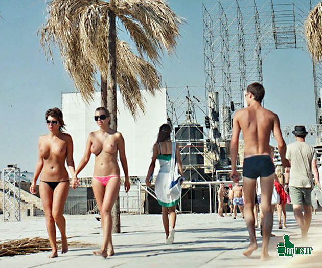 http://www.fitnes.lv/news/foto3/topless_beach_8897.jpg